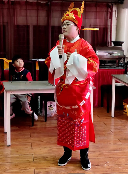 程海洋唱黃梅戲-裁剪后.jpg